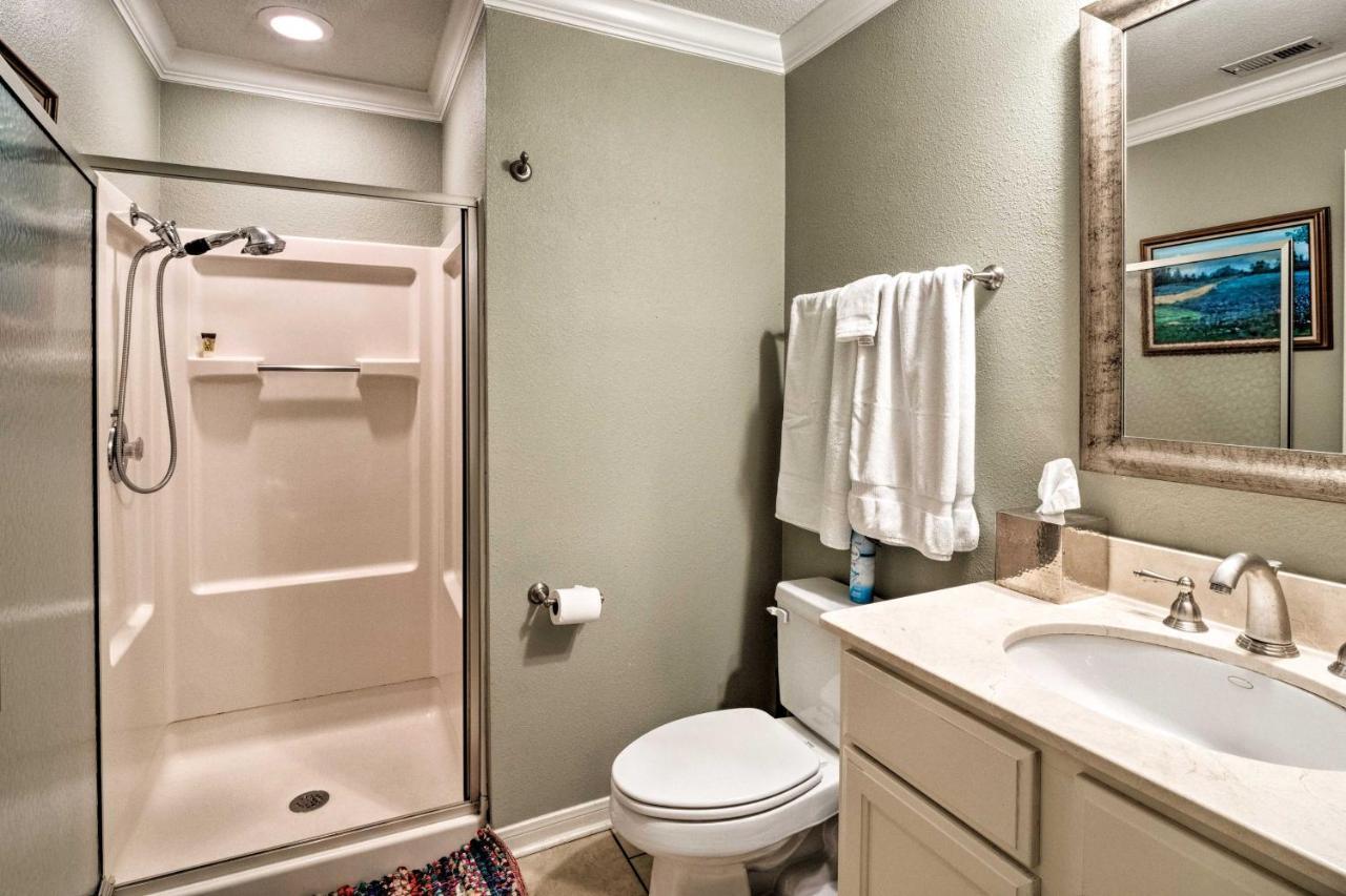 Lakefront Lago Vista Condo With Resort Amenities! Exterior photo